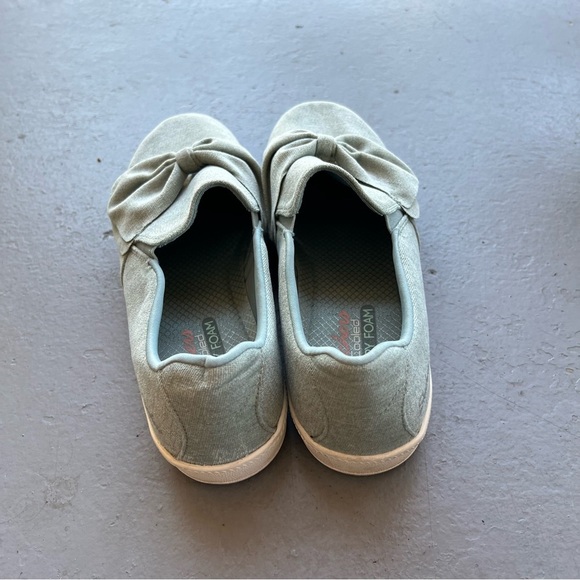 Skechers Women’s Size 8 Gray Memory Foam Slip Ons Bow Comfort Shoes - Picture 5 of 6